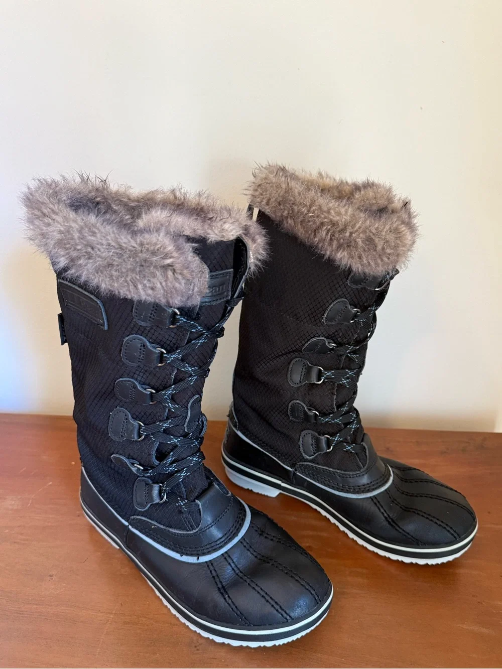 L. L. Bean Rangley Insulated Waterproof Black Lace Up Fleece Winter Boot,size 6M